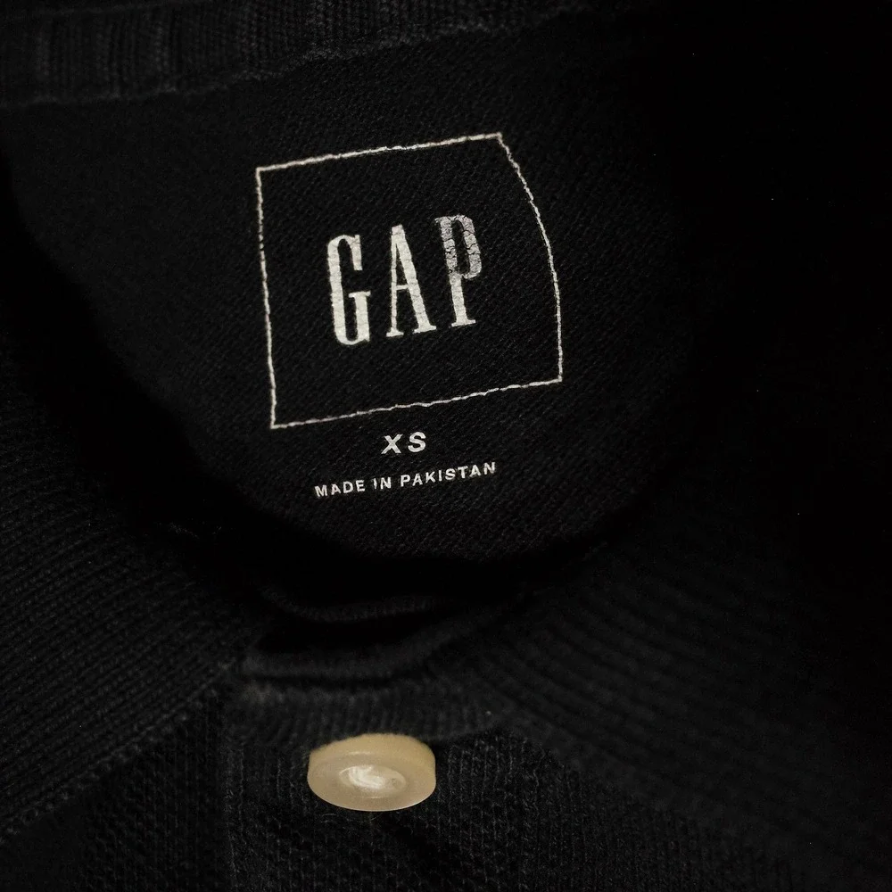 GAP Black Short Sleeve Classic Fit Polo Shirt Mens XS Made in Pakistan - Picture 2 of 5